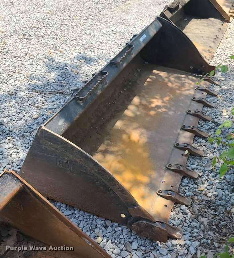 image for item LE9165 86"W skid steer bucket