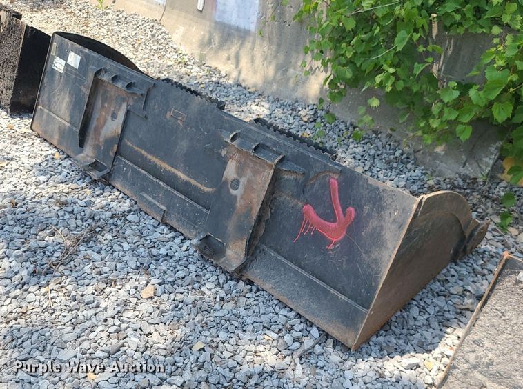 image for item LE9165 86"W skid steer bucket