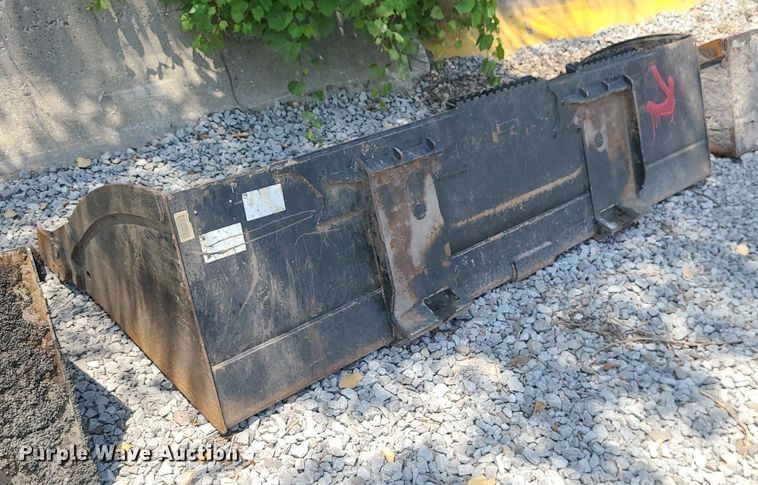 image for item LE9165 86"W skid steer bucket