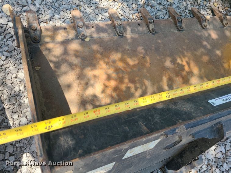 image for item LE9165 86"W skid steer bucket