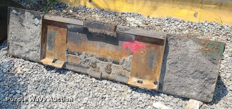 image for item LE9166 80"W skid steer bucket