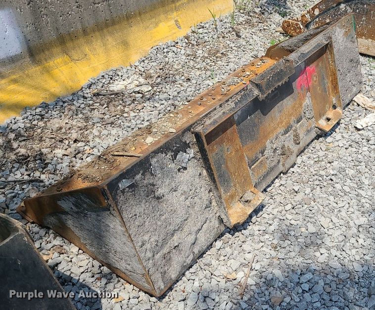 image for item LE9166 80"W skid steer bucket