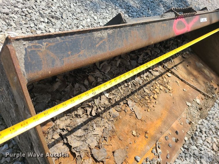 image for item LE9166 80"W skid steer bucket