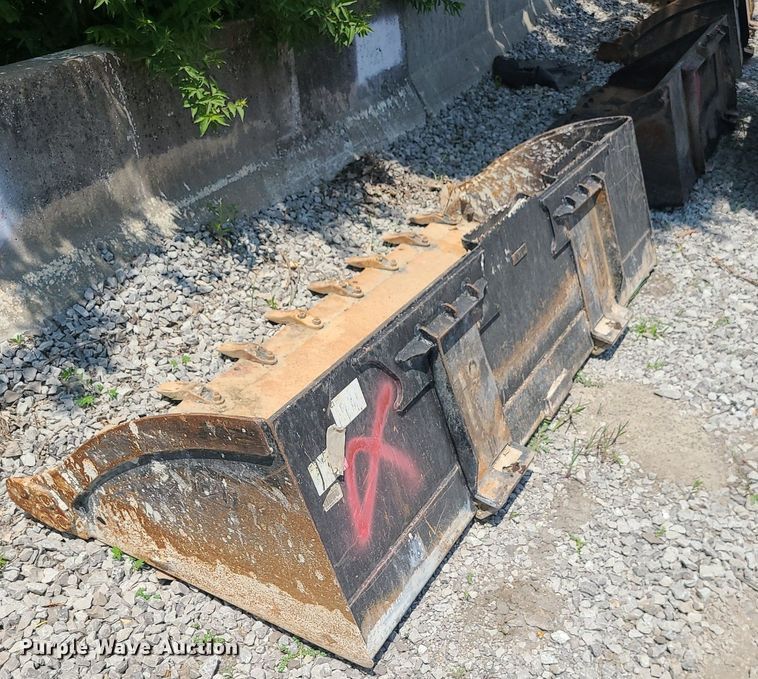 image for item LE9167 86"W skid steer bucket