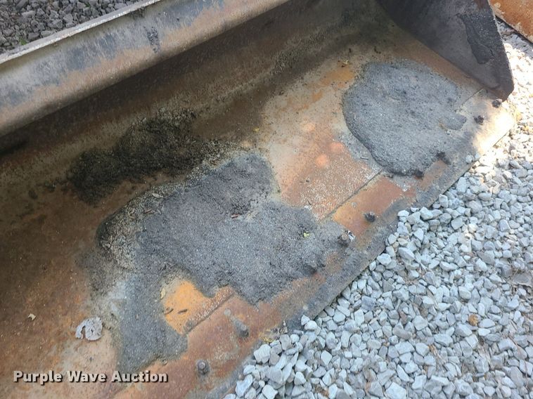 image for item LE9168 74"W skid steer bucket