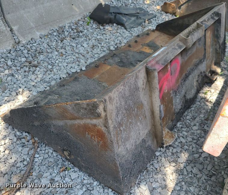 image for item LE9168 74"W skid steer bucket