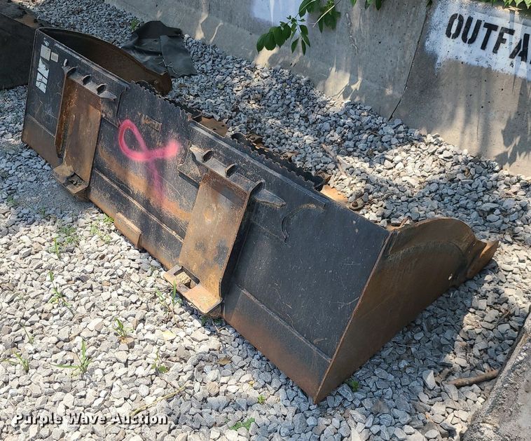 image for item LE9169 80"W skid steer bucket