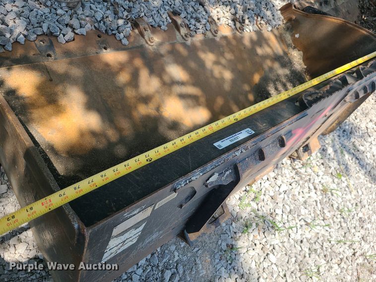 image for item LE9169 80"W skid steer bucket