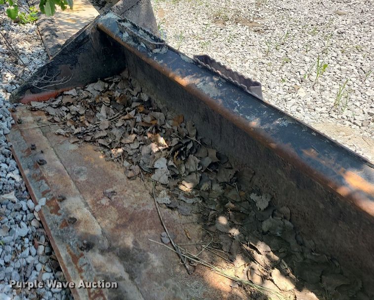 image for item LE9170 74"W skid steer bucket