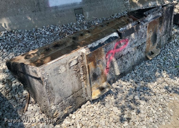 image for item LE9170 74"W skid steer bucket