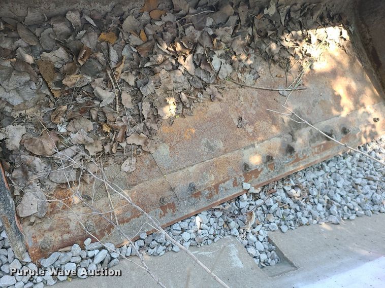 image for item LE9170 74"W skid steer bucket