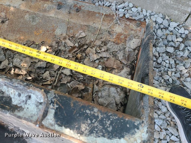 image for item LE9170 74"W skid steer bucket