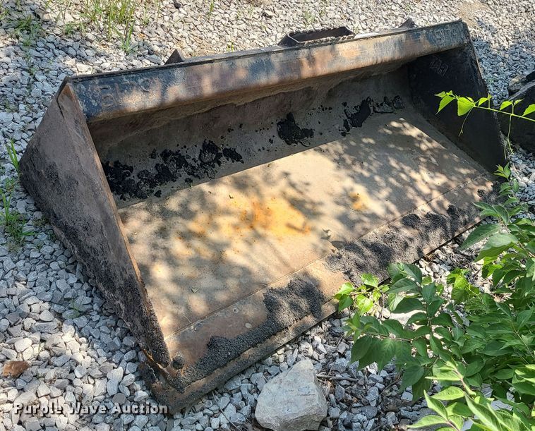 image for item LE9171 74"W skid steer bucket