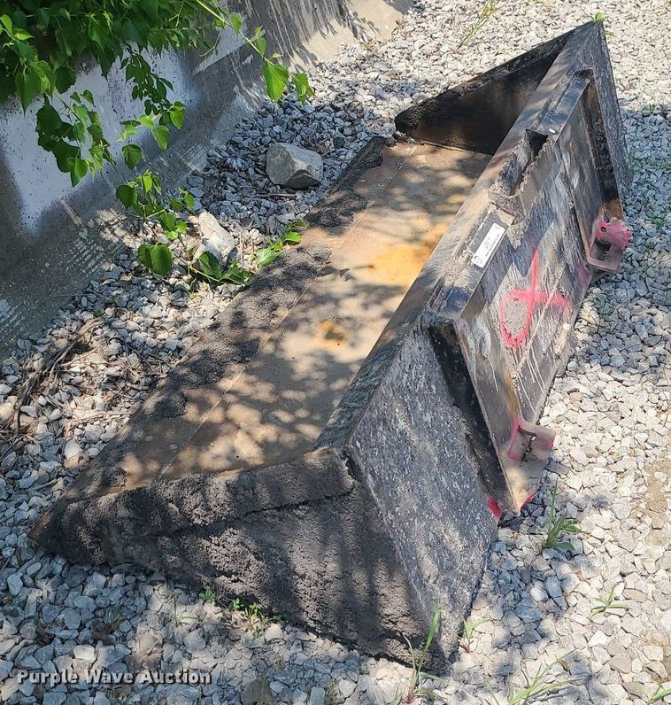 image for item LE9171 74"W skid steer bucket