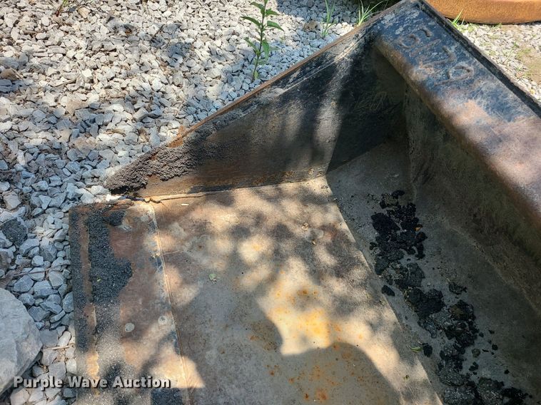 image for item LE9171 74"W skid steer bucket