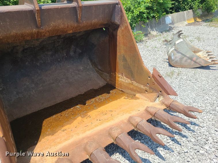 image for item LE9172 Esco  60"W excavator bucket