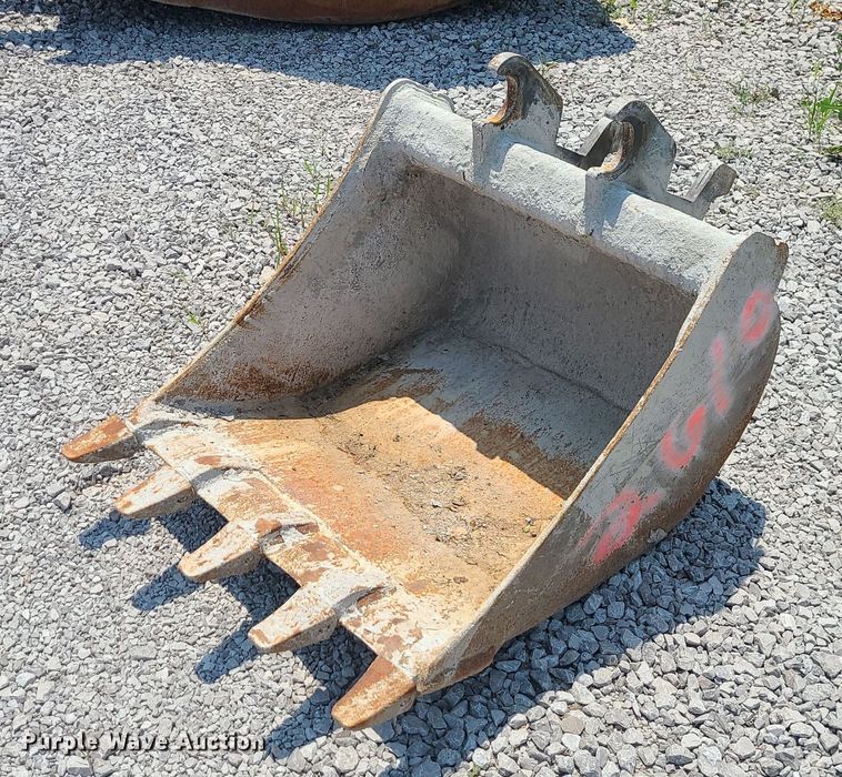 image for item LE9173 30"W excavator bucket