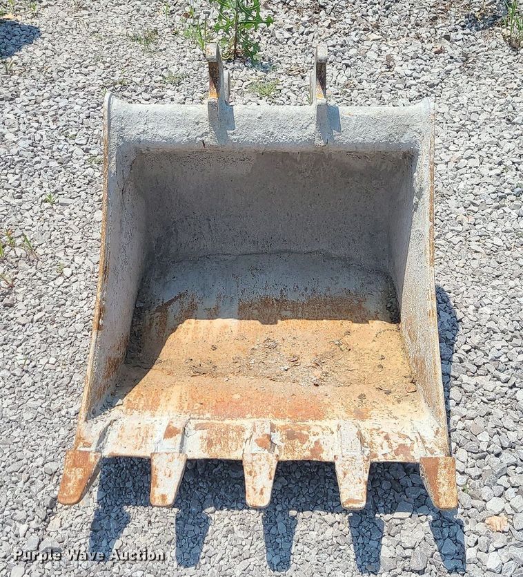 image for item LE9173 30"W excavator bucket