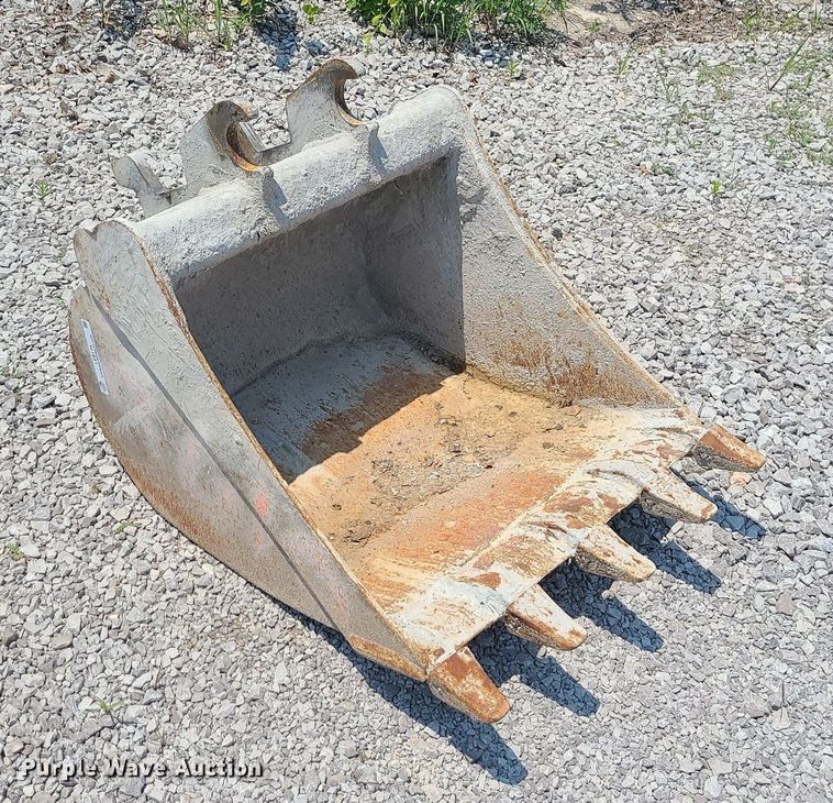 image for item LE9173 30"W excavator bucket