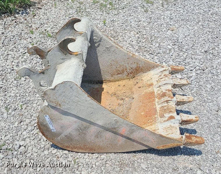 image for item LE9173 30"W excavator bucket
