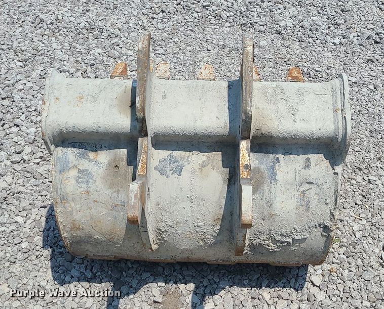 image for item LE9173 30"W excavator bucket