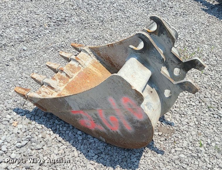 image for item LE9173 30"W excavator bucket