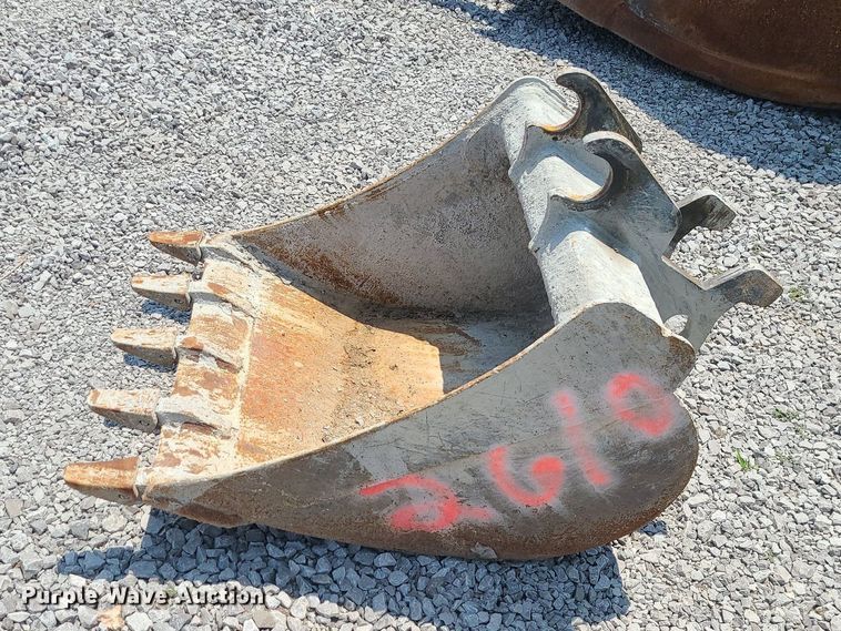 image for item LE9173 30"W excavator bucket