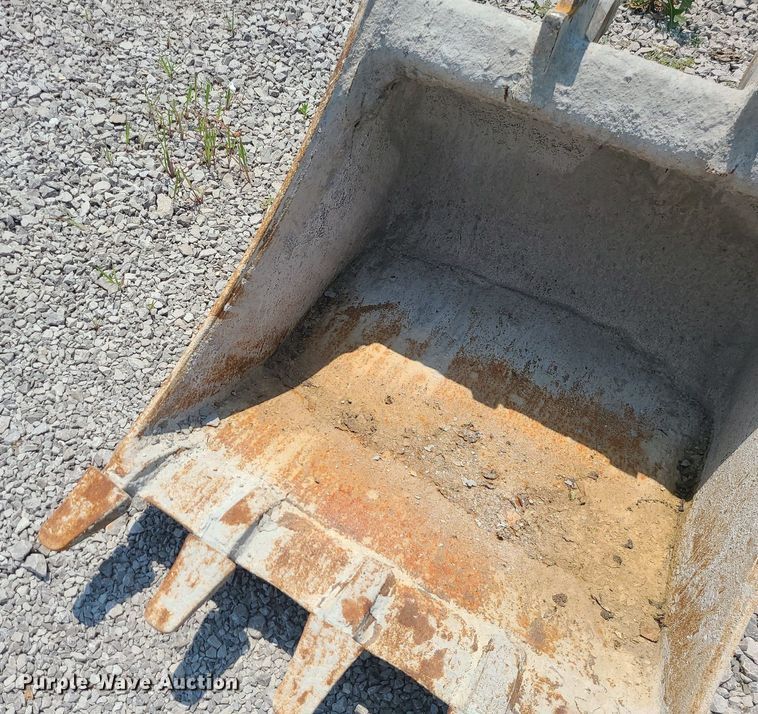 image for item LE9173 30"W excavator bucket