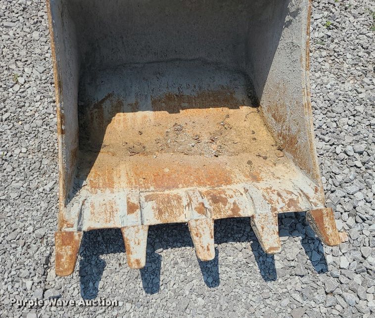 image for item LE9173 30"W excavator bucket