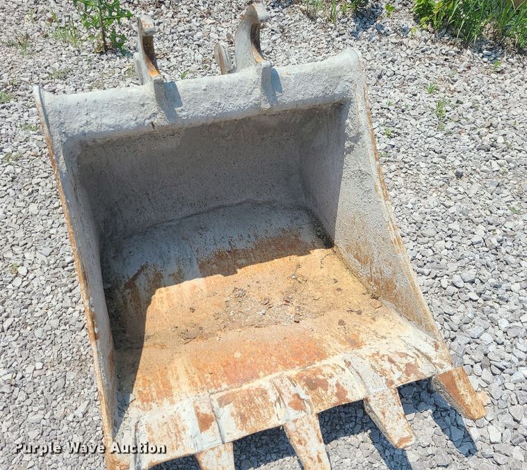 image for item LE9173 30"W excavator bucket