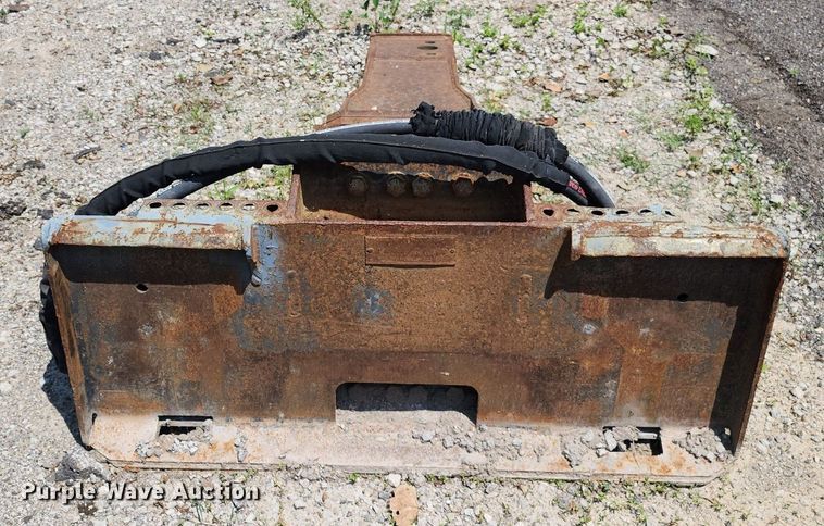 image for item LE9178 Stanley MB5560  skid steer breaker