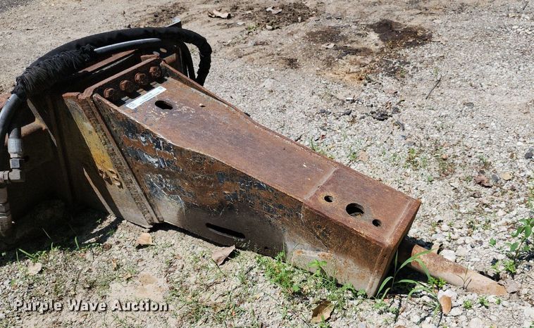 image for item LE9178 Stanley MB5560  skid steer breaker