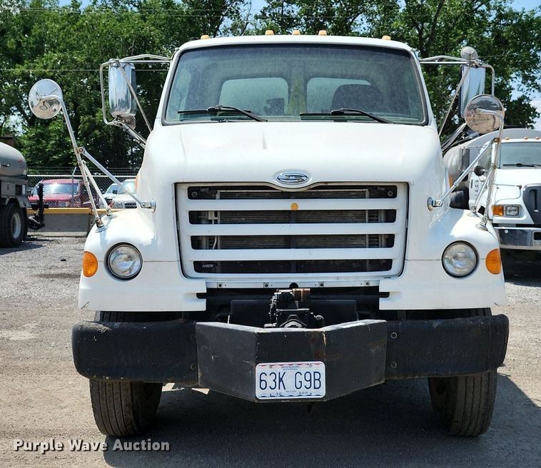 image for item LE9179 2006 Sterling L-Line  oil distributor truck