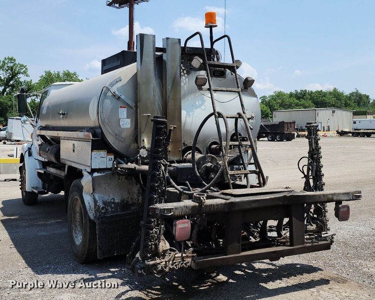 image for item LE9179 2006 Sterling L-Line  oil distributor truck