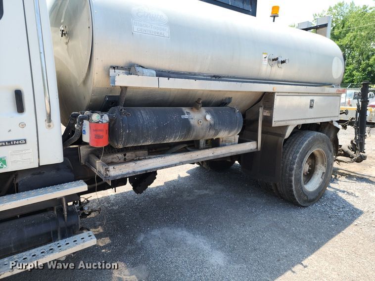 image for item LE9179 2006 Sterling L-Line  oil distributor truck