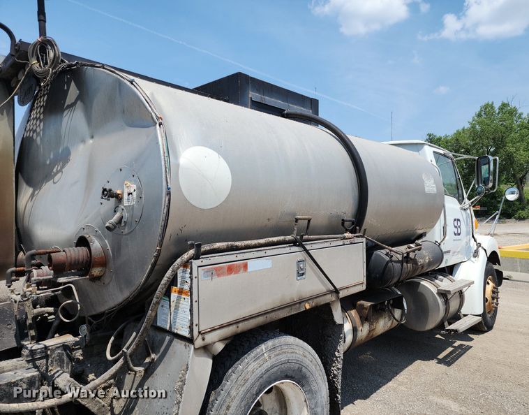 image for item LE9179 2006 Sterling L-Line  oil distributor truck