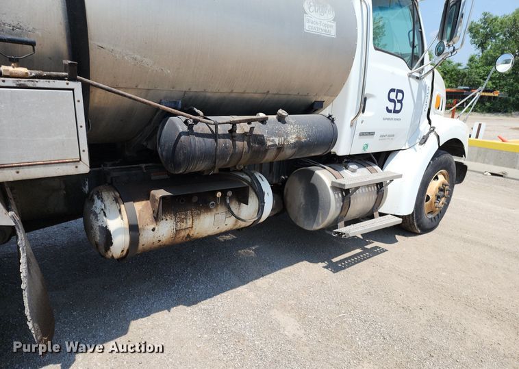 image for item LE9179 2006 Sterling L-Line  oil distributor truck