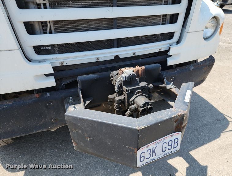 image for item LE9179 2006 Sterling L-Line  oil distributor truck