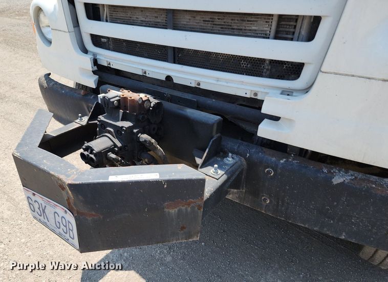 image for item LE9179 2006 Sterling L-Line  oil distributor truck