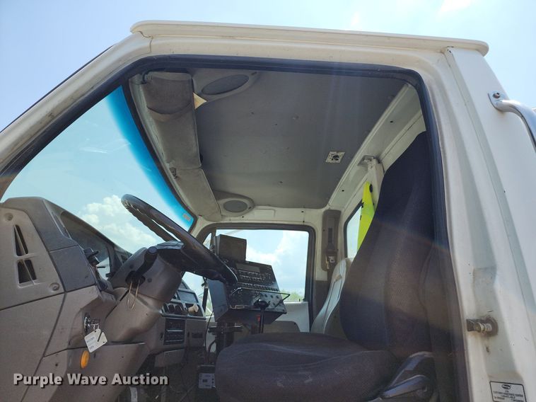 image for item LE9179 2006 Sterling L-Line  oil distributor truck