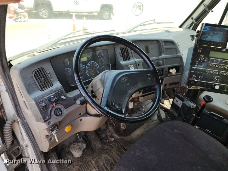 image for item LE9179 2006 Sterling L-Line  oil distributor truck