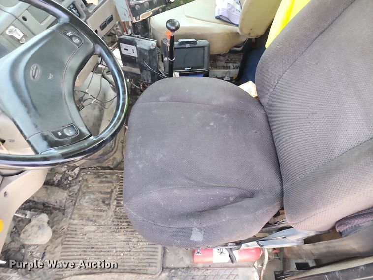 image for item LE9179 2006 Sterling L-Line  oil distributor truck