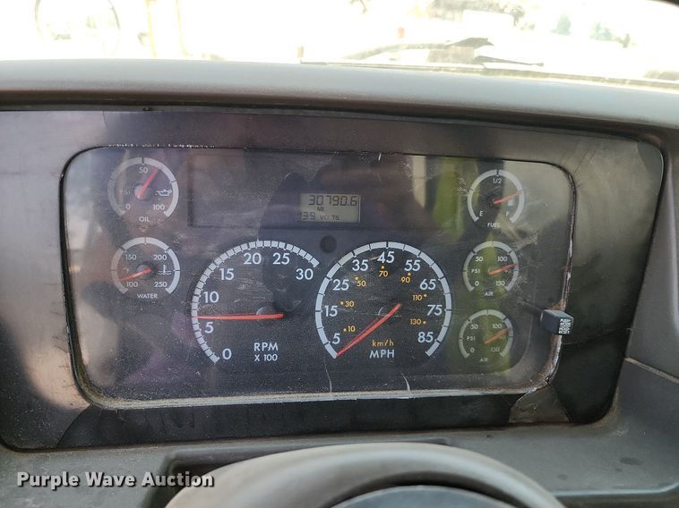 image for item LE9179 2006 Sterling L-Line  oil distributor truck