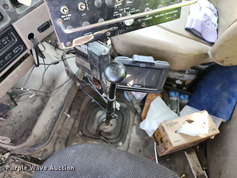 image for item LE9179 2006 Sterling L-Line  oil distributor truck