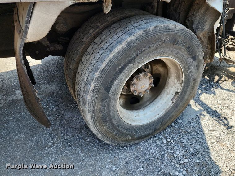 image for item LE9179 2006 Sterling L-Line  oil distributor truck