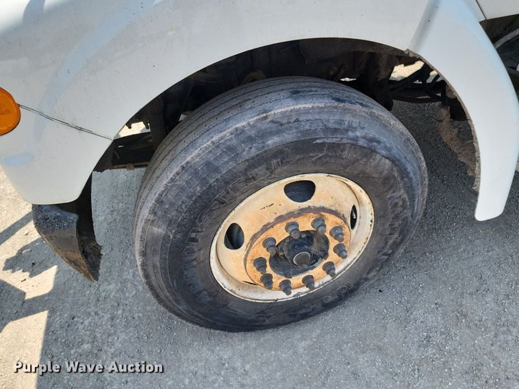 image for item LE9179 2006 Sterling L-Line  oil distributor truck