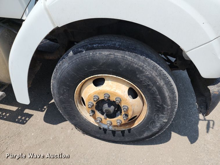 image for item LE9179 2006 Sterling L-Line  oil distributor truck