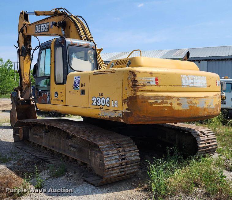 image for item LE9181 2003 John Deere 230C LC  excavator