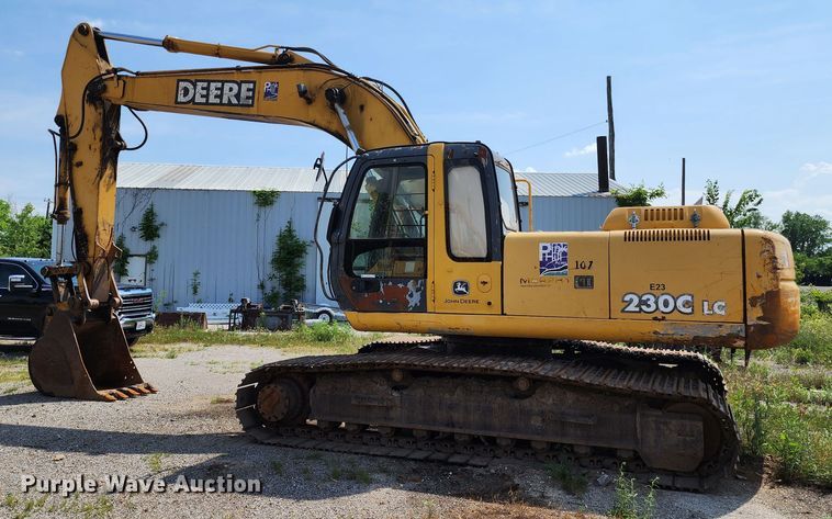 image for item LE9181 2003 John Deere 230C LC  excavator