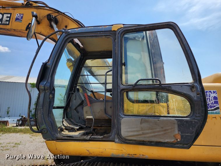image for item LE9181 2003 John Deere 230C LC  excavator